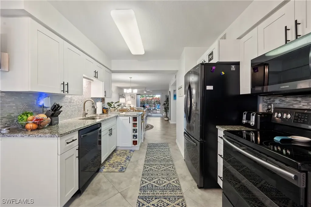 585 Club Side Drive Naples FL 34110