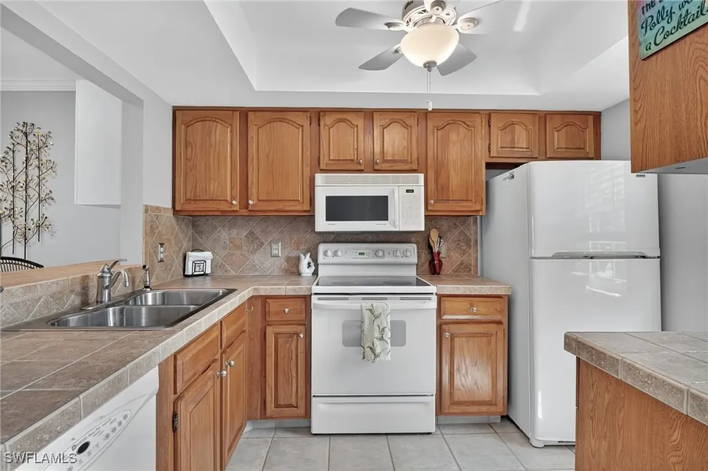 1009 Pine Isle Lane S Naples FL 34112