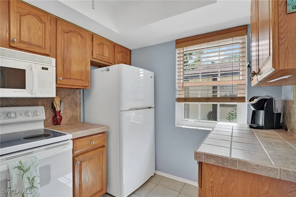 1009 Pine Isle Lane S Naples FL 34112