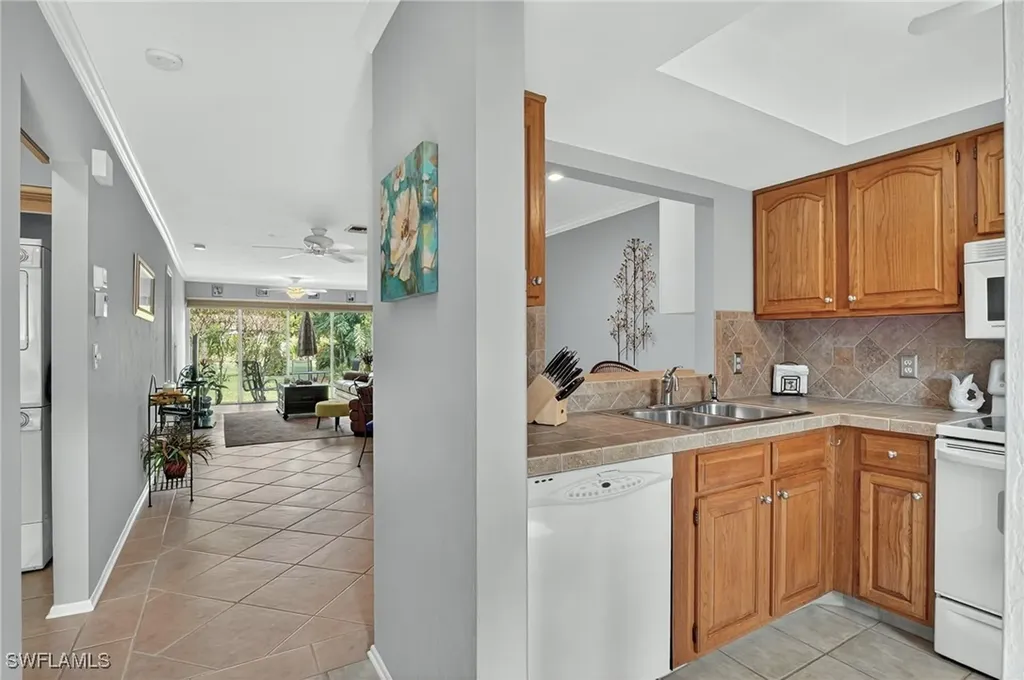 1009 Pine Isle Lane S Naples FL 34112