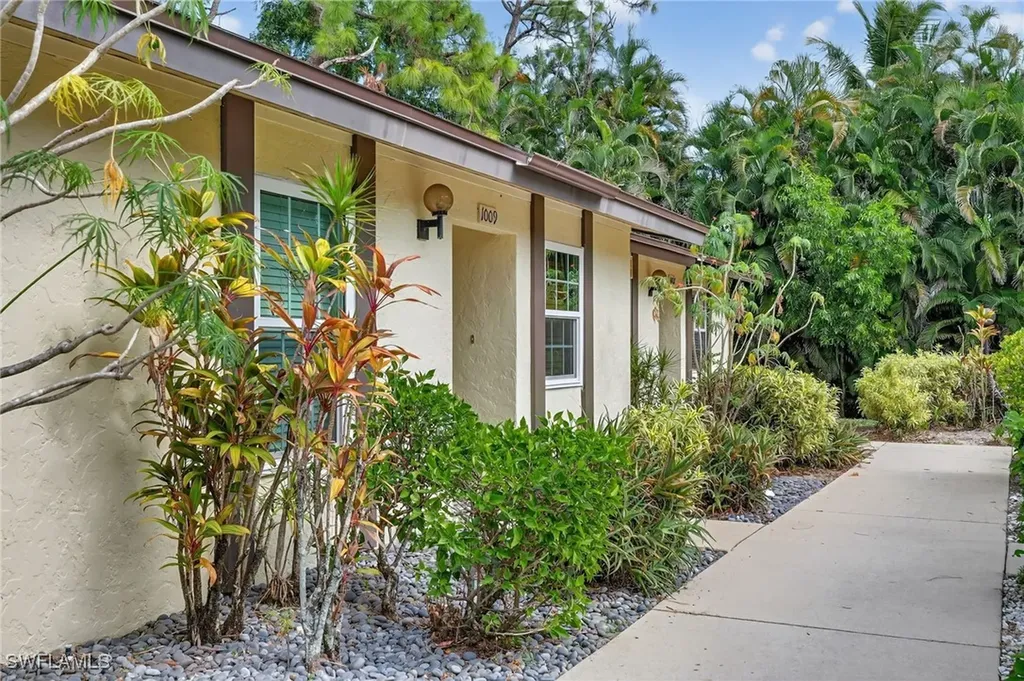 1009 Pine Isle Lane S Naples FL 34112