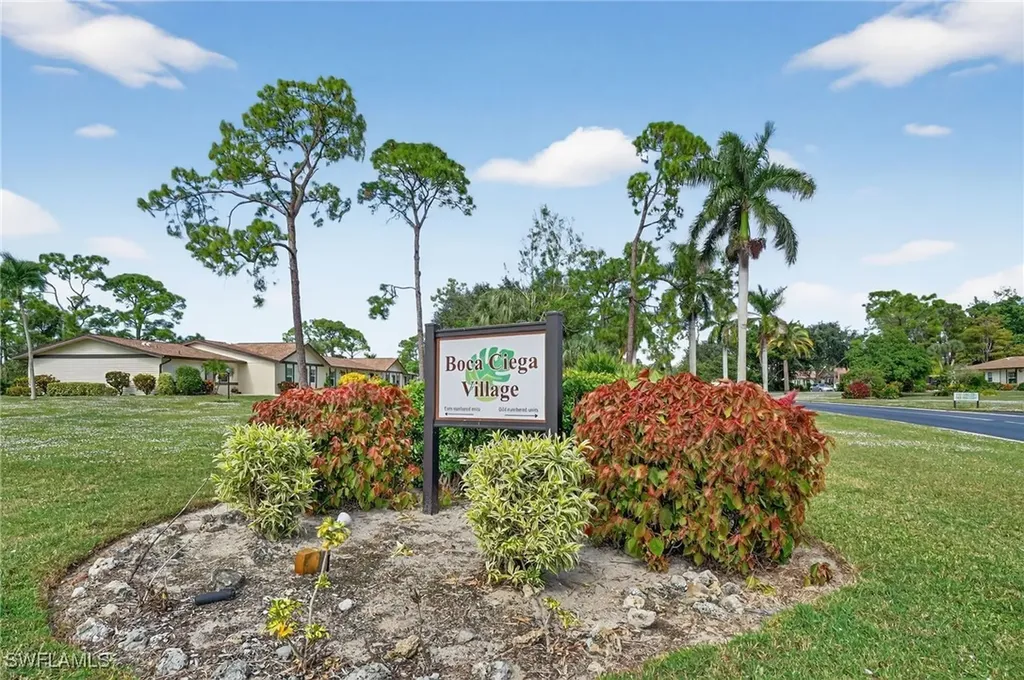 1009 Pine Isle Lane S Naples FL 34112