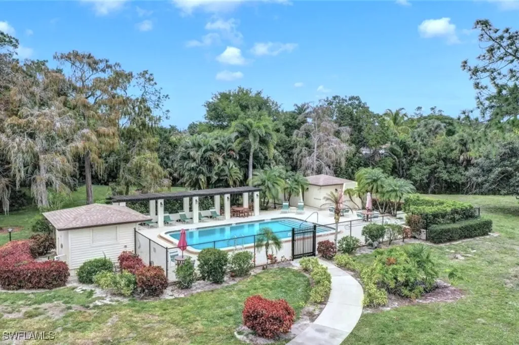 1009 Pine Isle Lane S Naples FL 34112