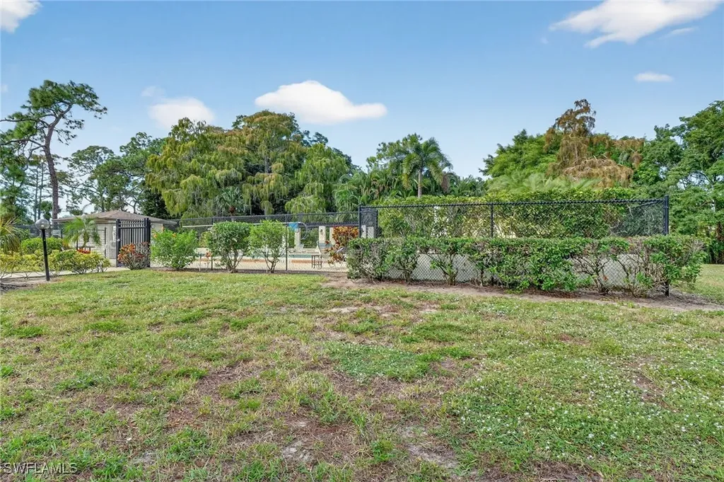 1009 Pine Isle Lane S Naples FL 34112