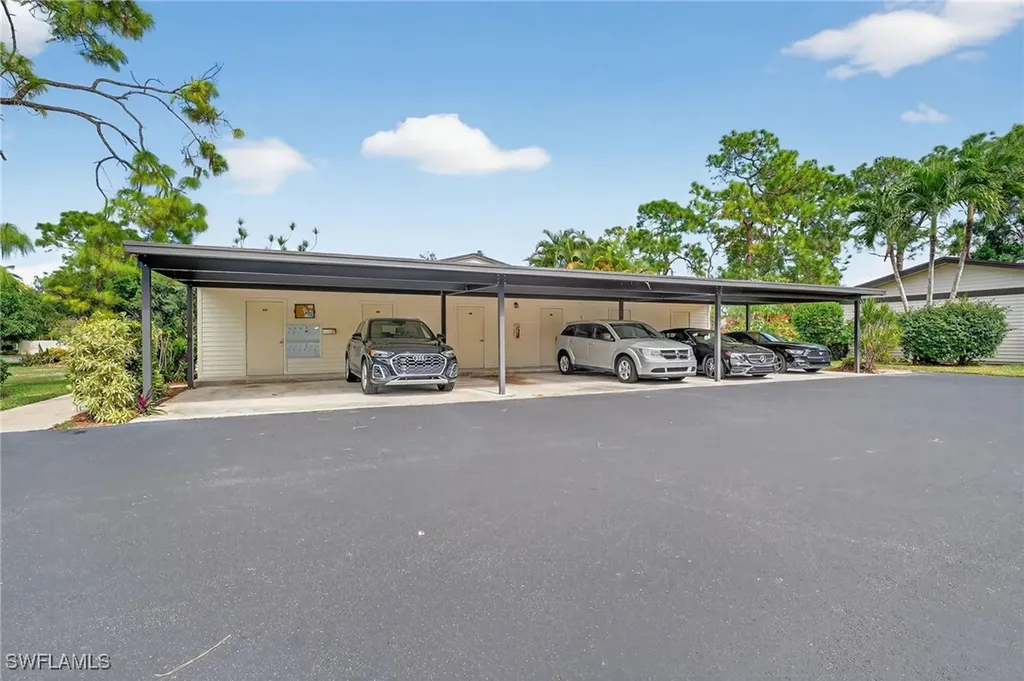 1009 Pine Isle Lane S Naples FL 34112