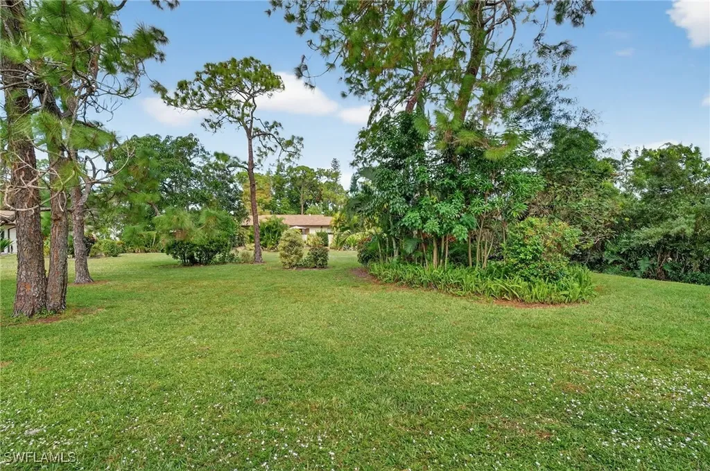 1009 Pine Isle Lane S Naples FL 34112