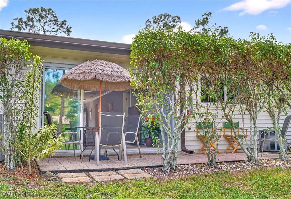 1009 Pine Isle Lane S Naples FL 34112