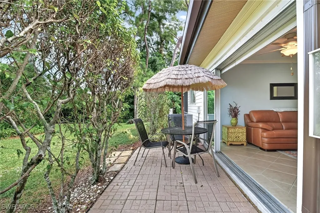 1009 Pine Isle Lane S Naples FL 34112