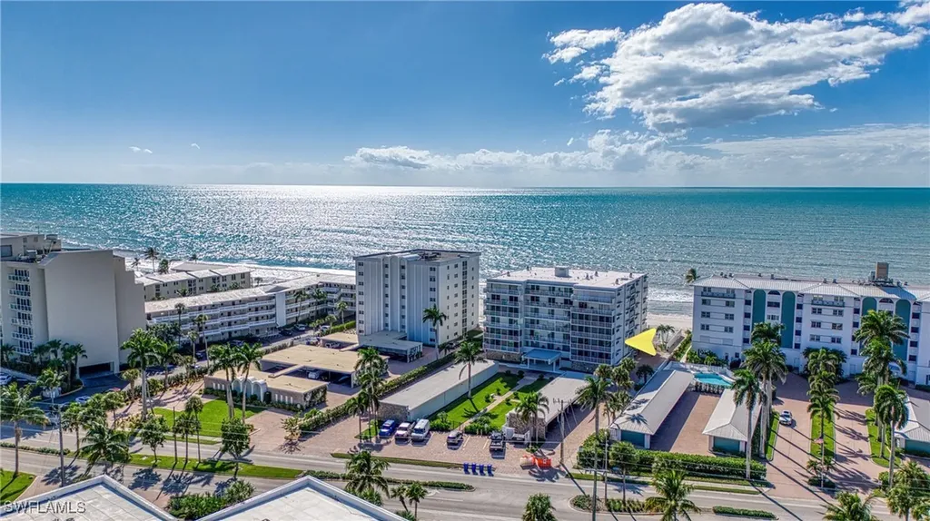 Naples FL, 1977 Gulf Shore Boulevard N, Unit 306