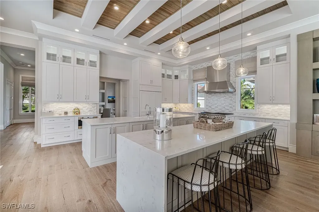 6188 Freemont Drive Naples FL 34119