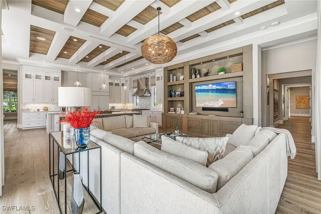 6188 Freemont Drive Naples FL 34119