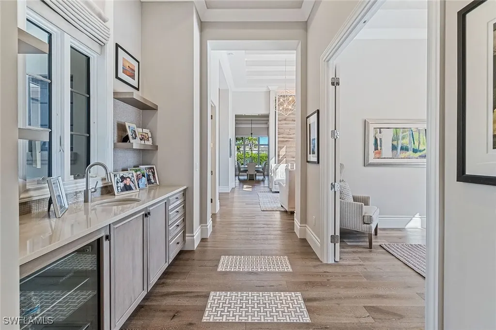 6188 Freemont Drive Naples FL 34119