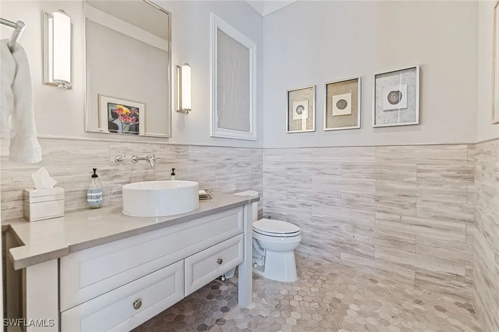 6188 Freemont Drive Naples FL 34119