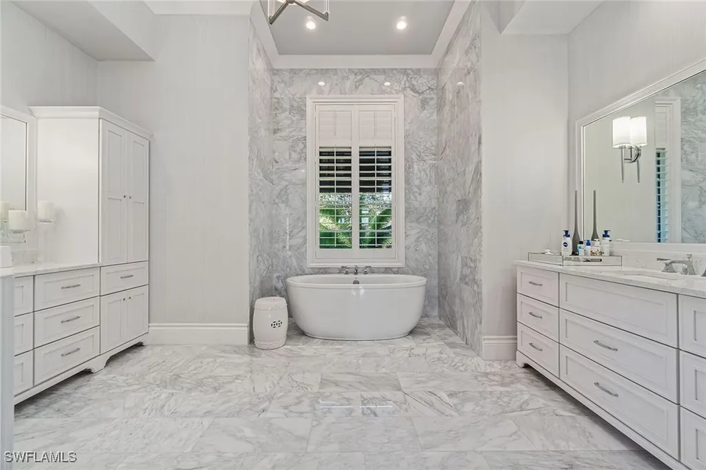 6188 Freemont Drive Naples FL 34119