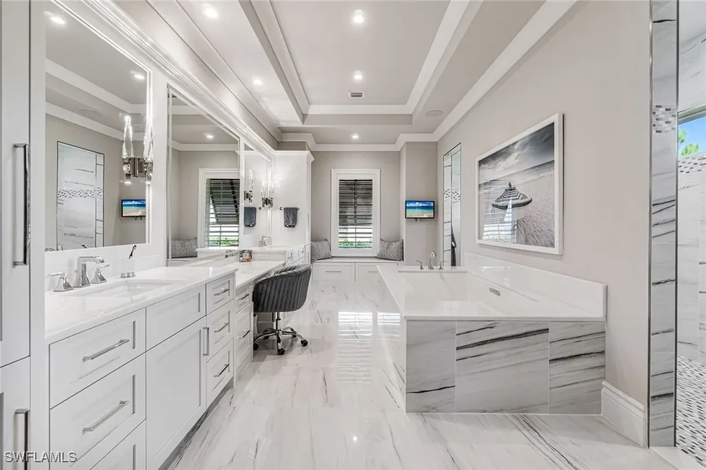 6188 Freemont Drive Naples FL 34119