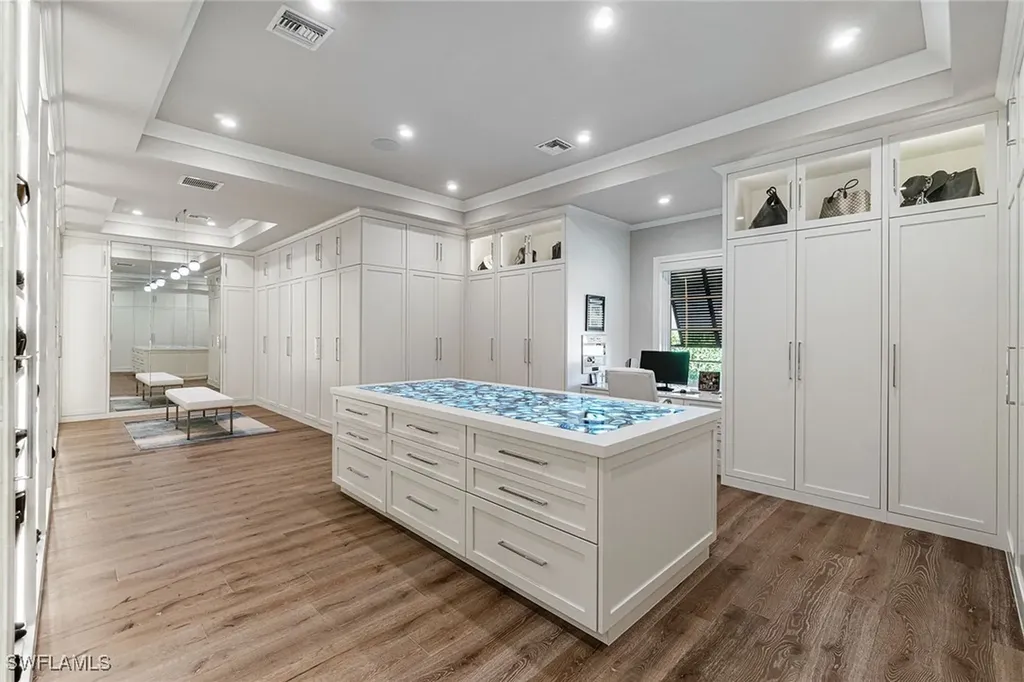 6188 Freemont Drive Naples FL 34119