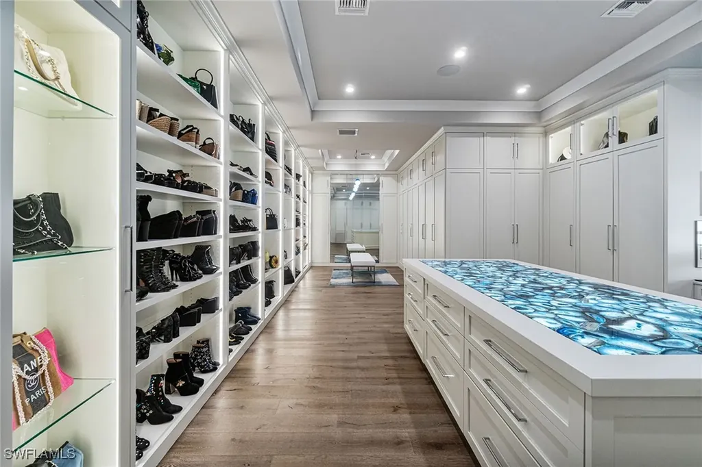 6188 Freemont Drive Naples FL 34119