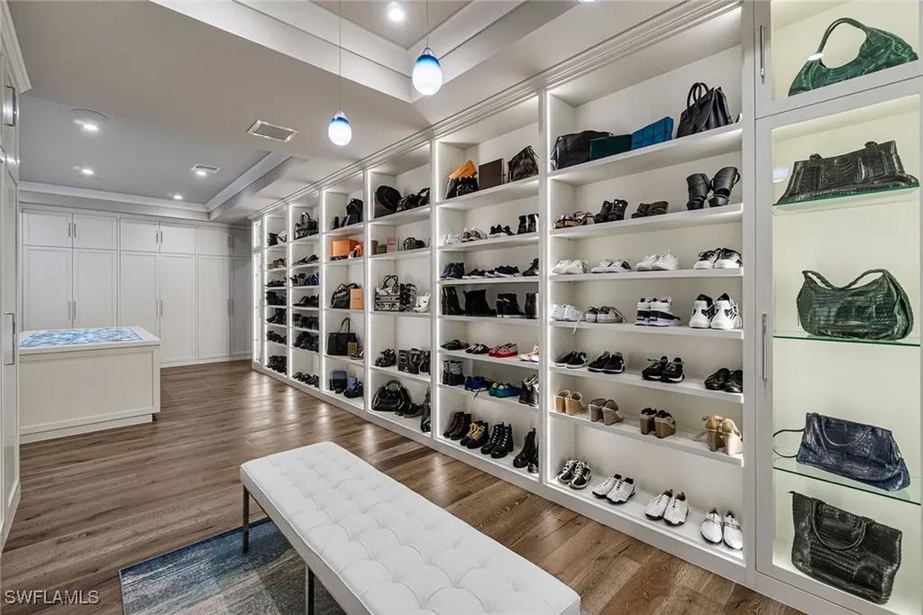 6188 Freemont Drive Naples FL 34119