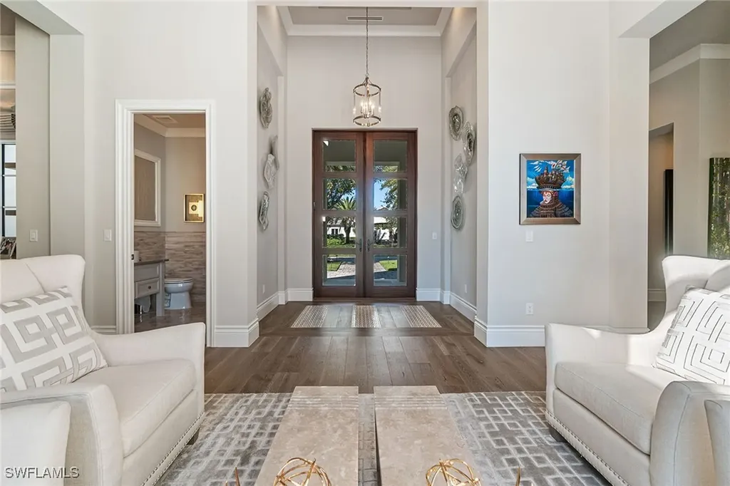 6188 Freemont Drive Naples FL 34119