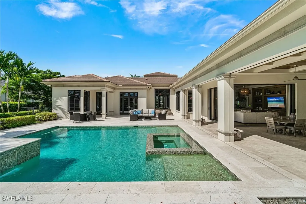 6188 Freemont Drive Naples FL 34119