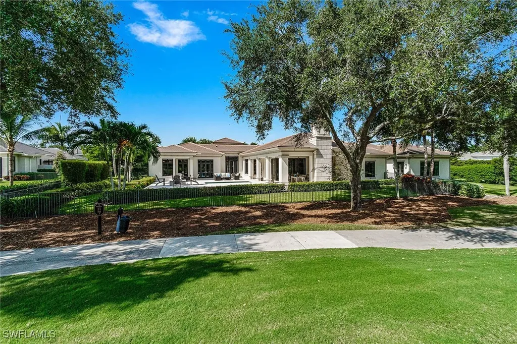 6188 Freemont Drive Naples FL 34119
