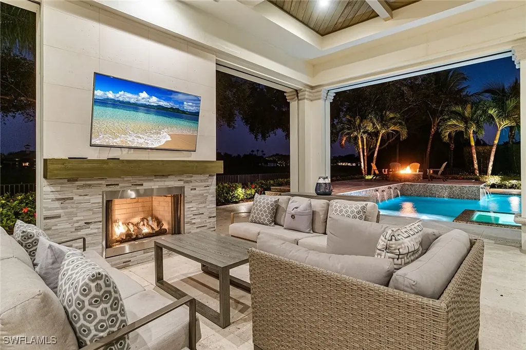 6188 Freemont Drive Naples FL 34119