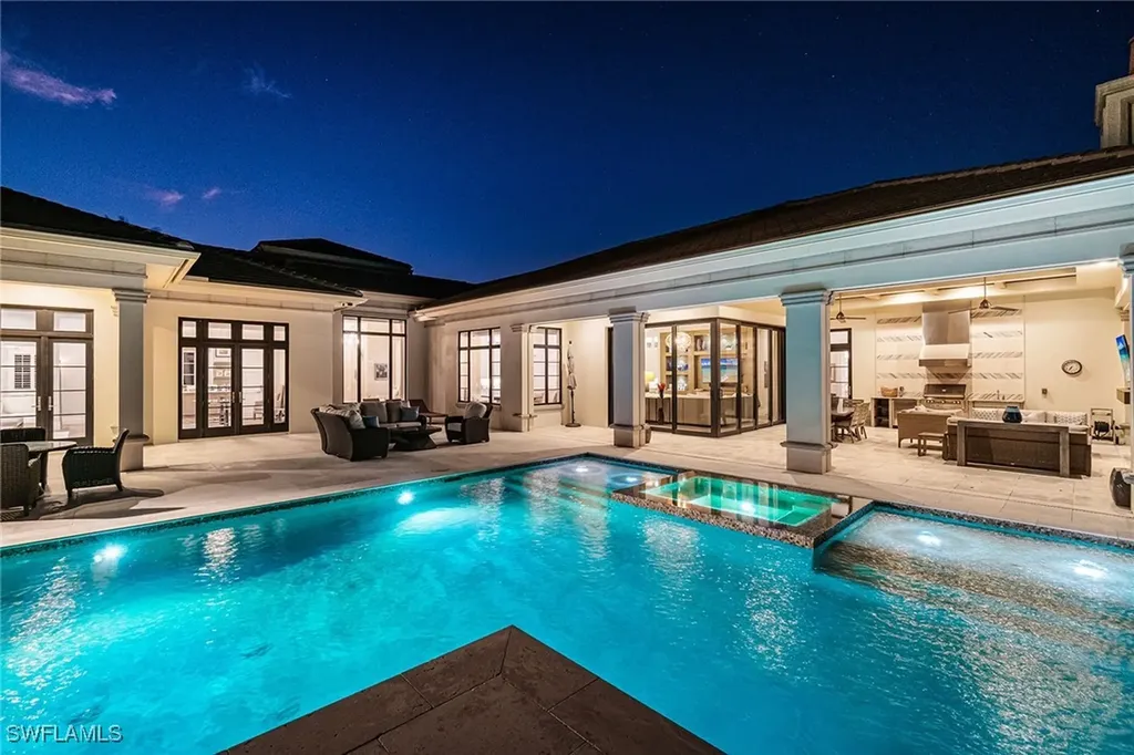 6188 Freemont Drive Naples FL 34119