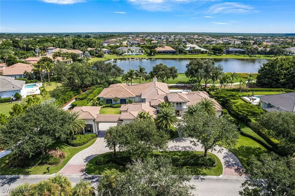 6188 Freemont Drive Naples FL 34119