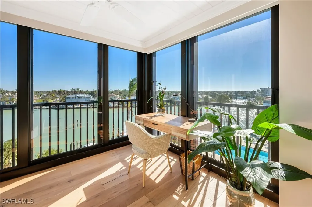 Naples FL, 2400 Gulf Shore Boulevard N, Unit 501