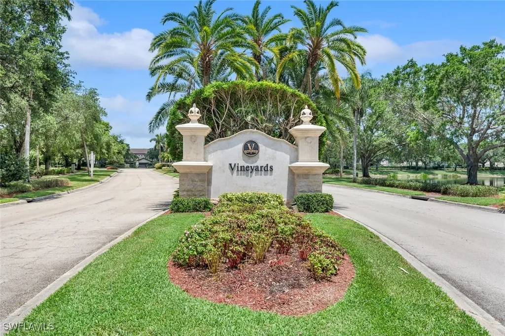 612 El Camino Real Naples FL 34119