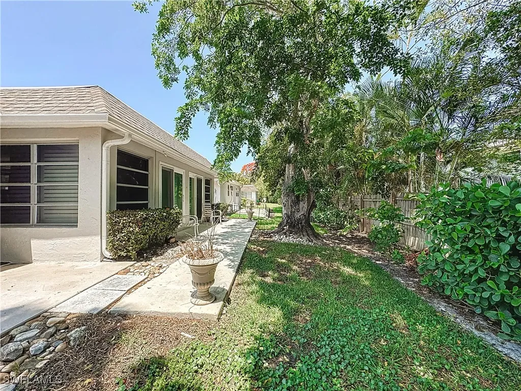 9 Knights Bridge Road Naples FL 34112