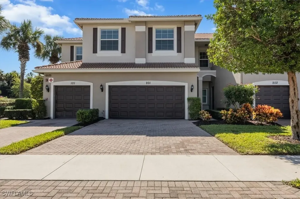 6525 Monterey Point Naples FL 34105