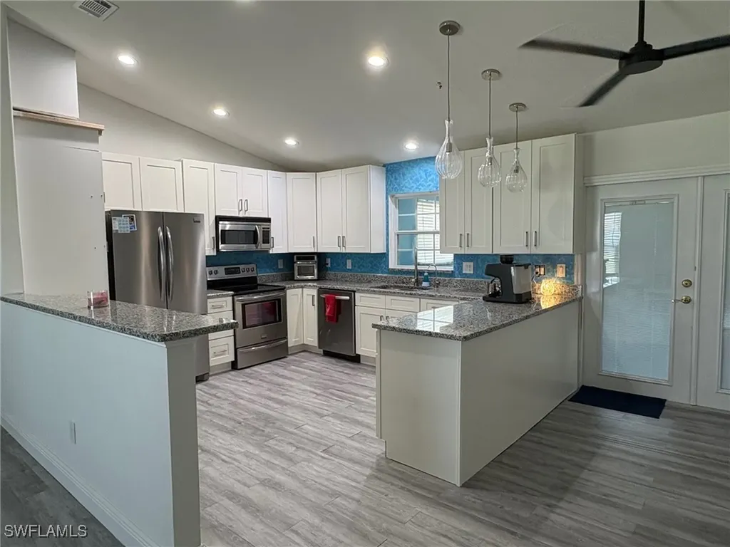 818 SW 8th Court Cape Coral FL 33991