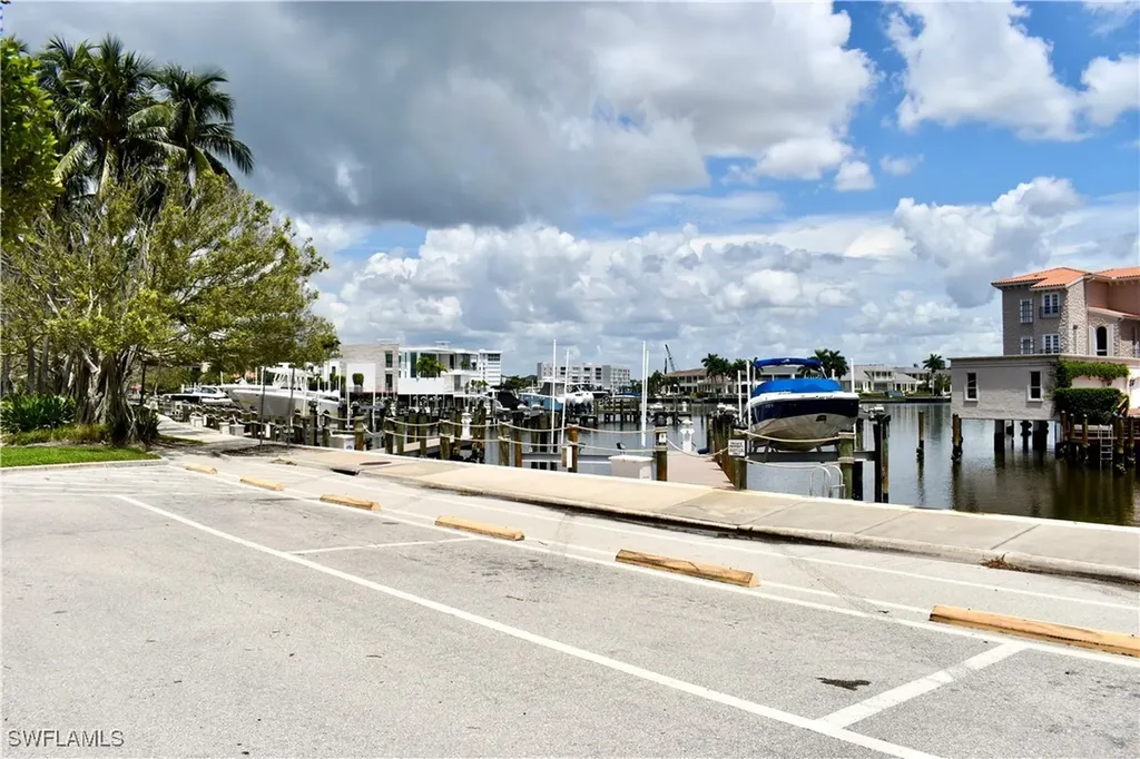 4090 Gulf Shore Boulevard N Naples FL 34103