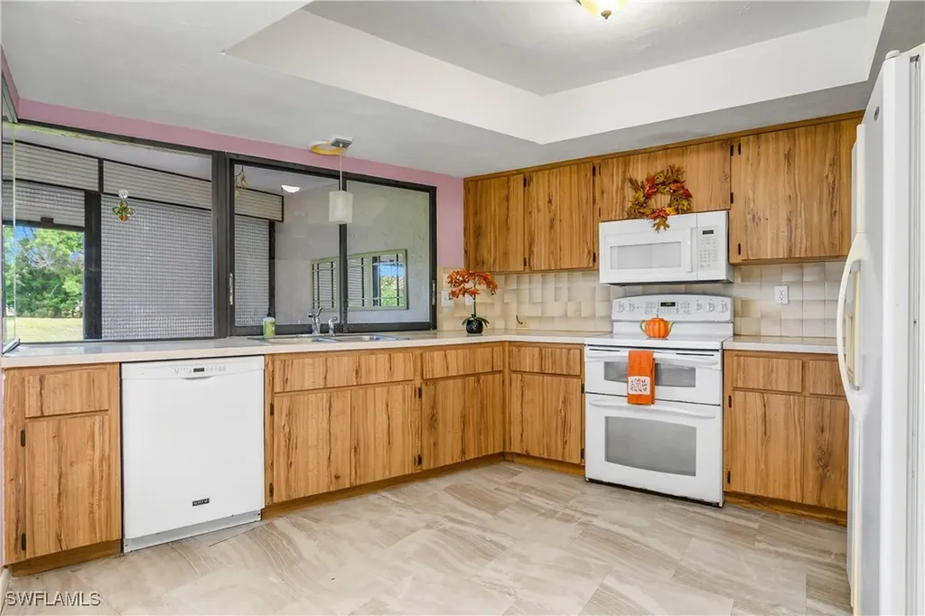 191 Round Key Circle Naples FL 34112
