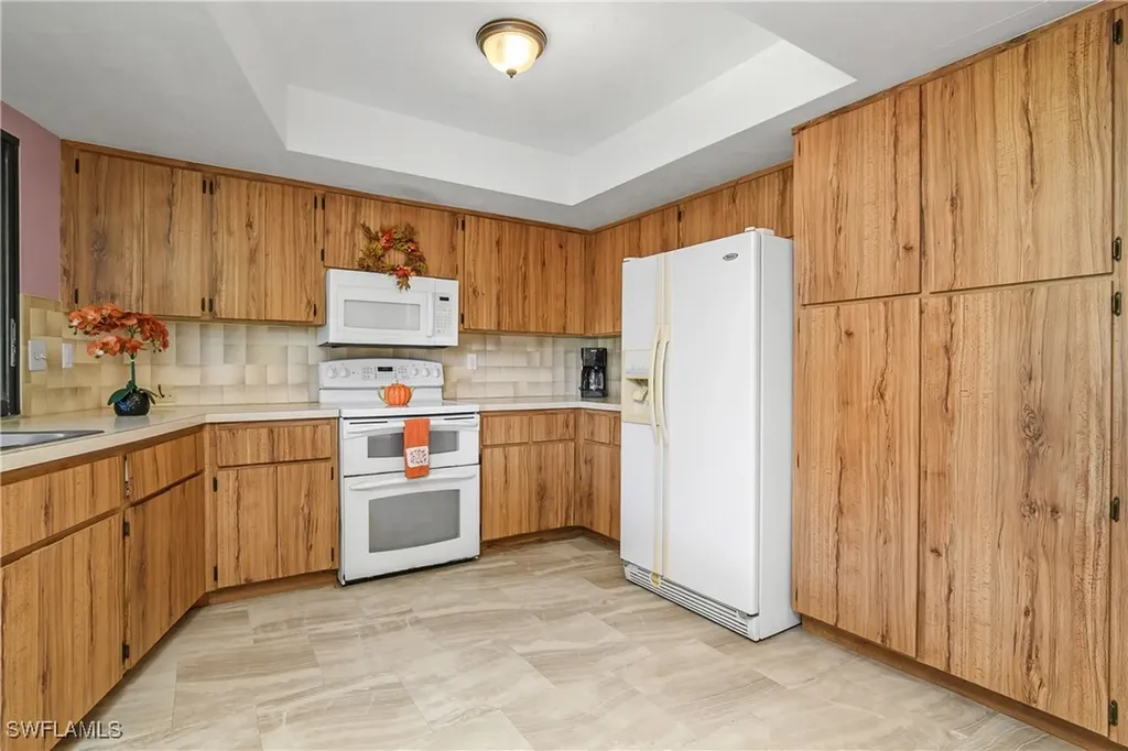 191 Round Key Circle Naples FL 34112