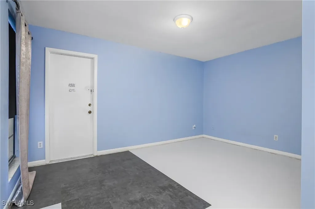 191 Round Key Circle Naples FL 34112