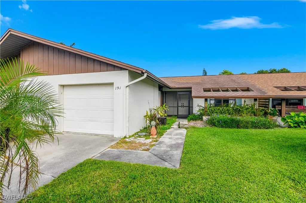 191 Round Key Circle Naples FL 34112