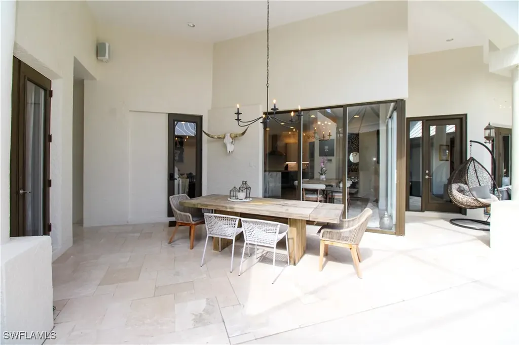 647 110th Avenue N Naples FL 34108