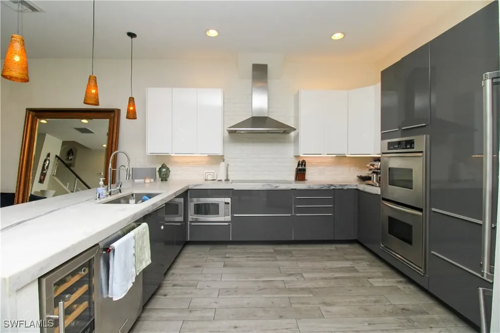 647 110th Avenue N Naples FL 34108