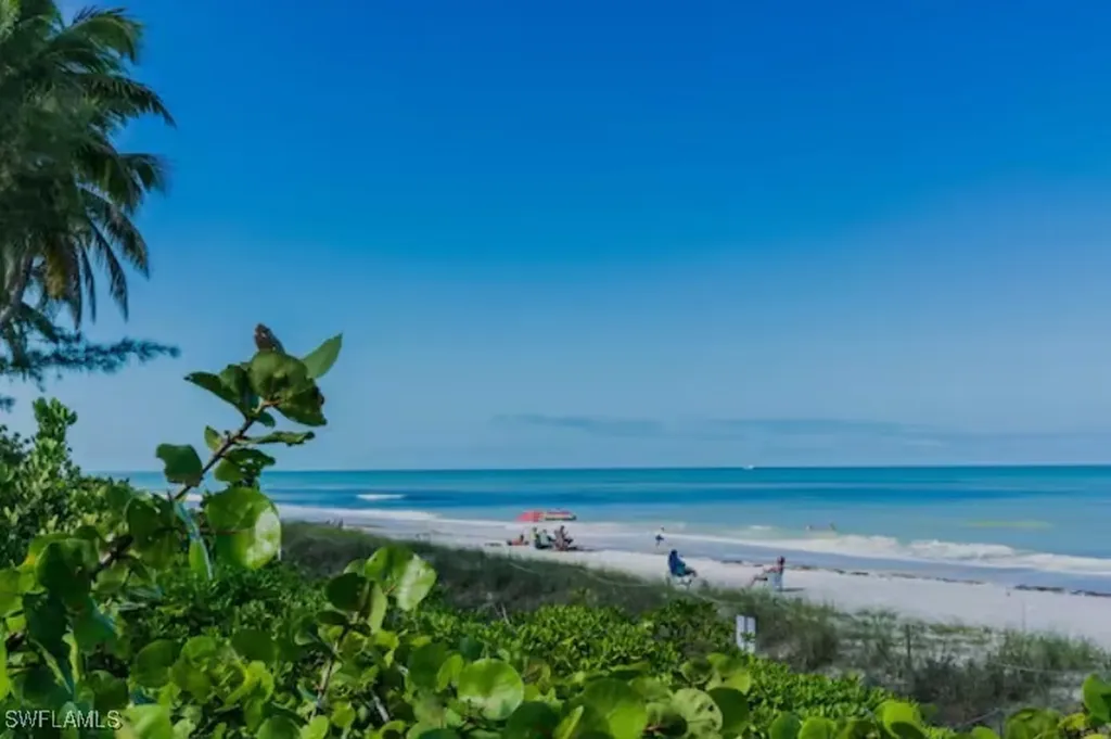 647 110th Avenue N Naples FL 34108