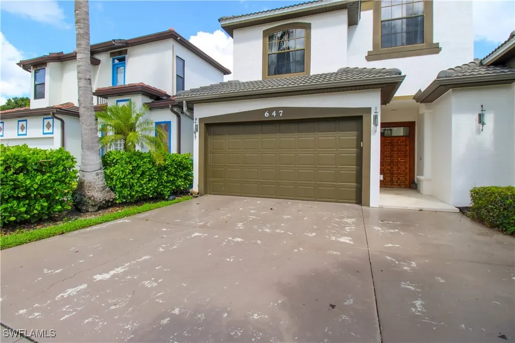 647 110th Avenue N Naples FL 34108