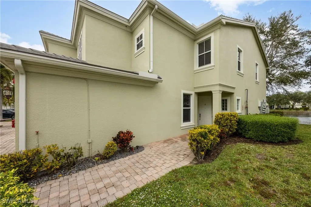 1320 Mariposa Circle Naples FL 34105