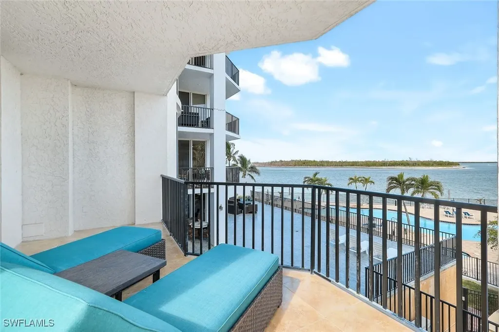 700 La Peninsula Boulevard Naples FL 34113