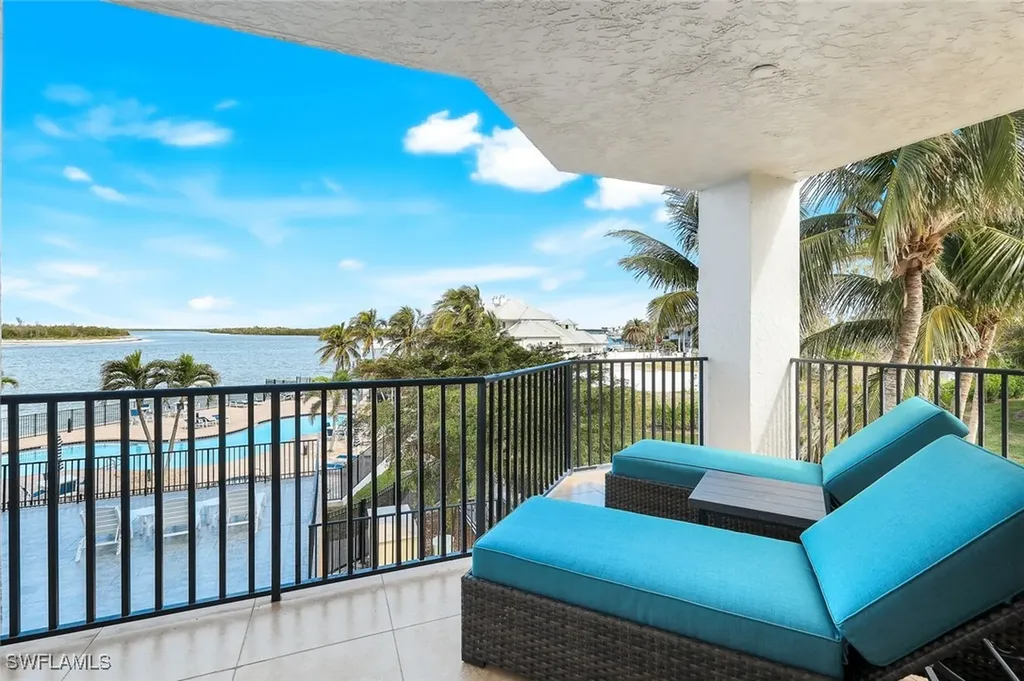 700 La Peninsula Boulevard Naples FL 34113