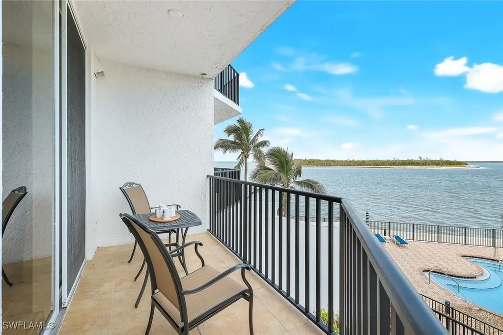 700 La Peninsula Boulevard Naples FL 34113