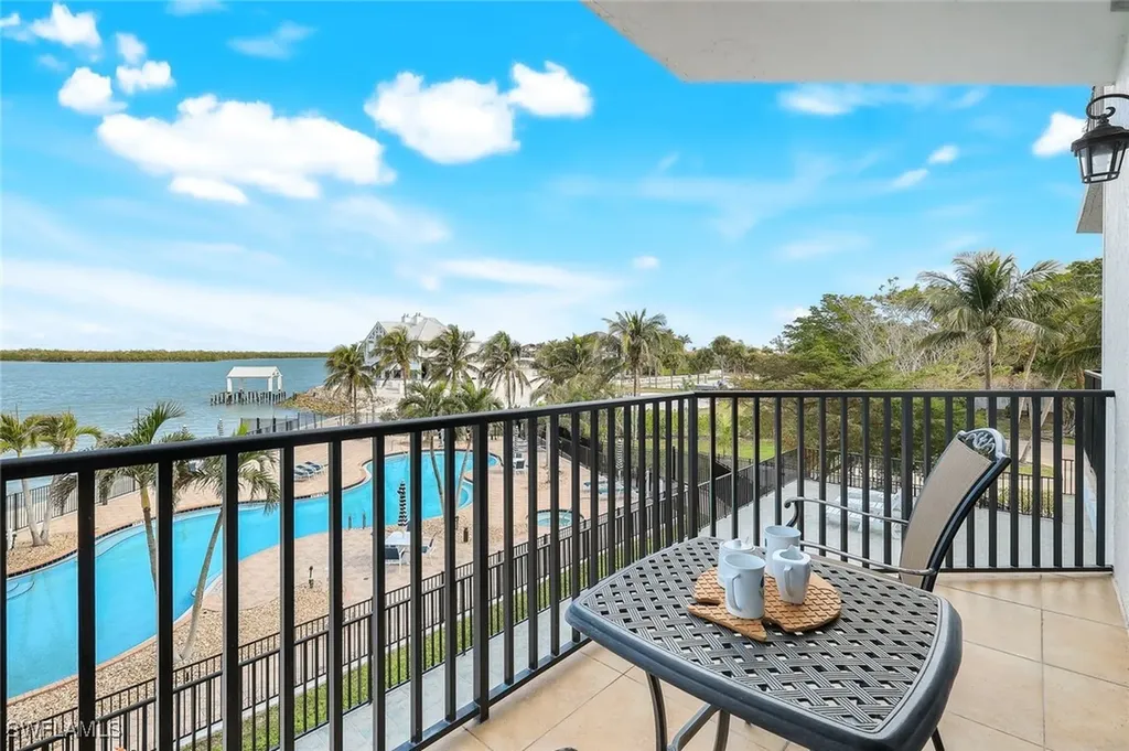 700 La Peninsula Boulevard Naples FL 34113