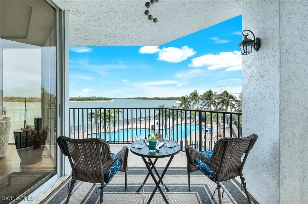700 La Peninsula Boulevard Naples FL 34113