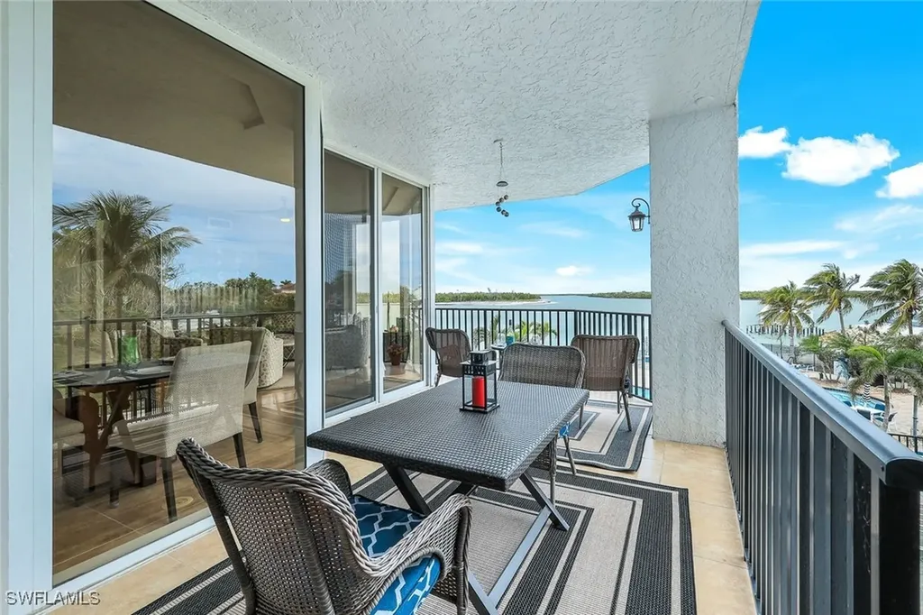 700 La Peninsula Boulevard Naples FL 34113