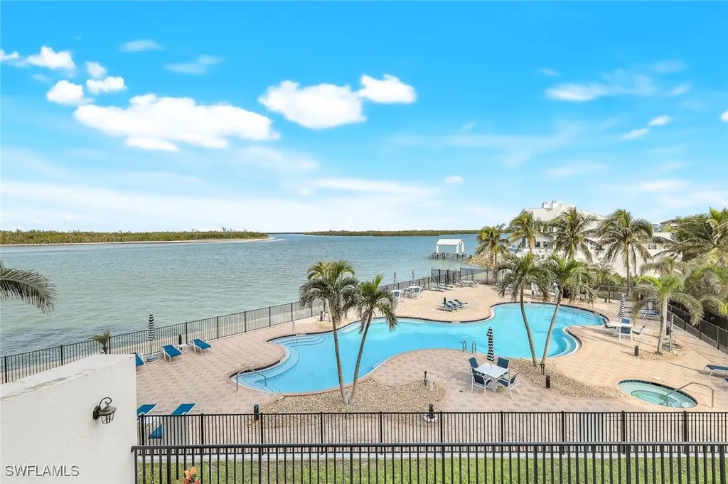 700 La Peninsula Boulevard Naples FL 34113